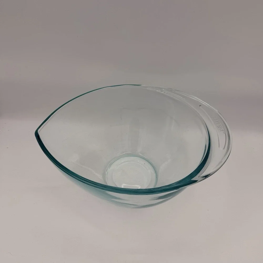 Pyrex Teardrop Clear Turquoise Blue Glass Bowl 2.5 Qt Mixing w/Pour Spout #2225
